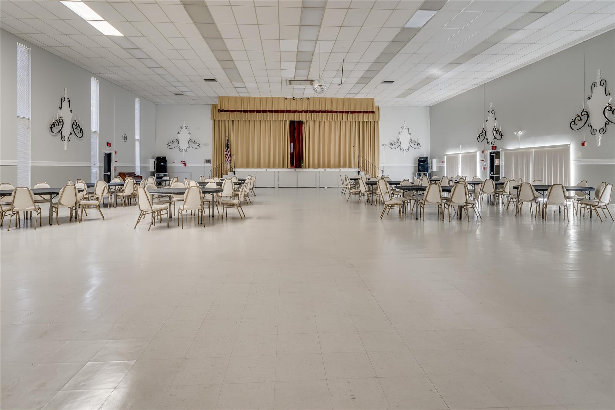 CASTLE APARTMENTS #10 - Residential