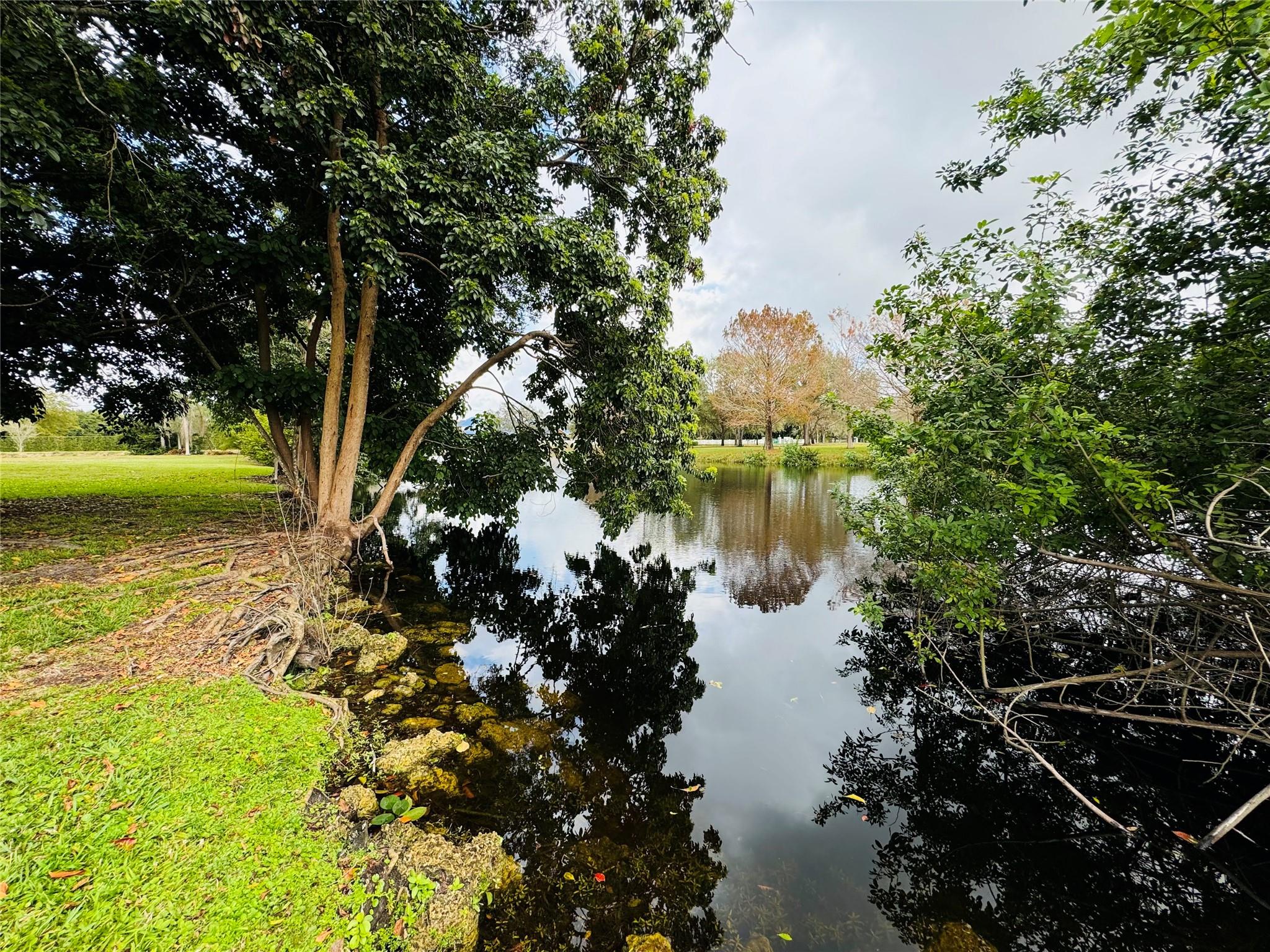 SUNSHINE RANCHES - Land