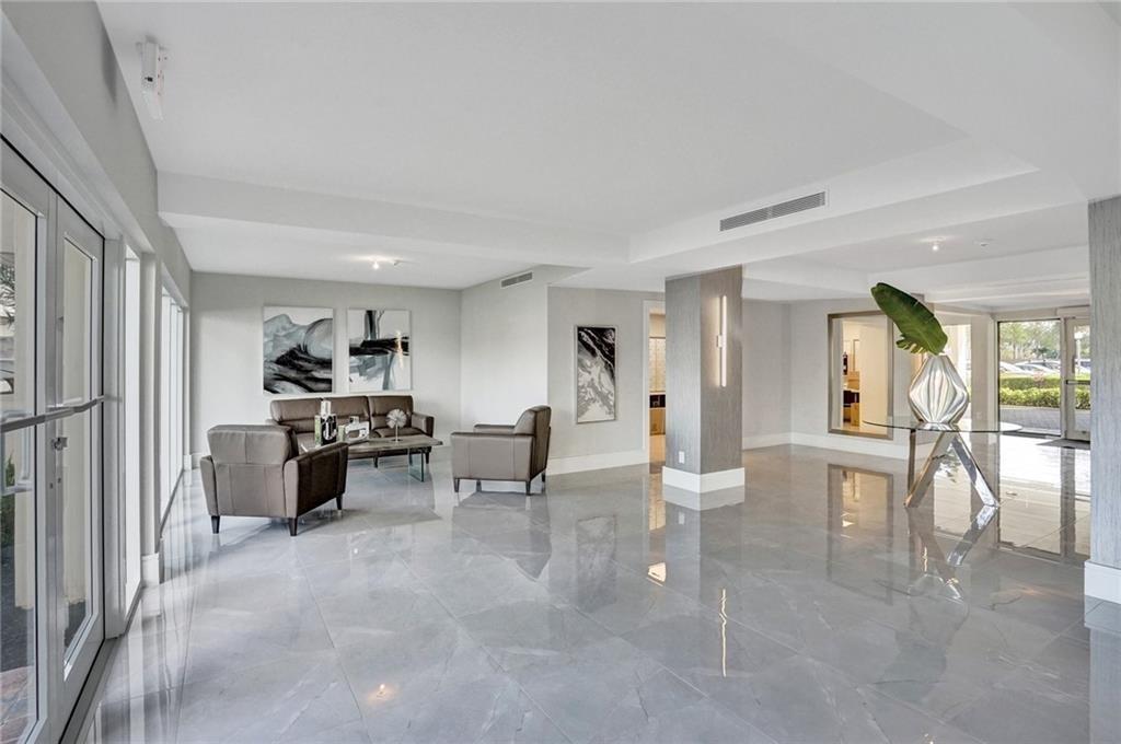 801 S Federal Hwy 305