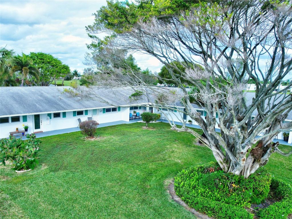 Photo of 400 SW Golfview Ter #111, Boynton Beach, FL 33426 (MLS # F10527135)