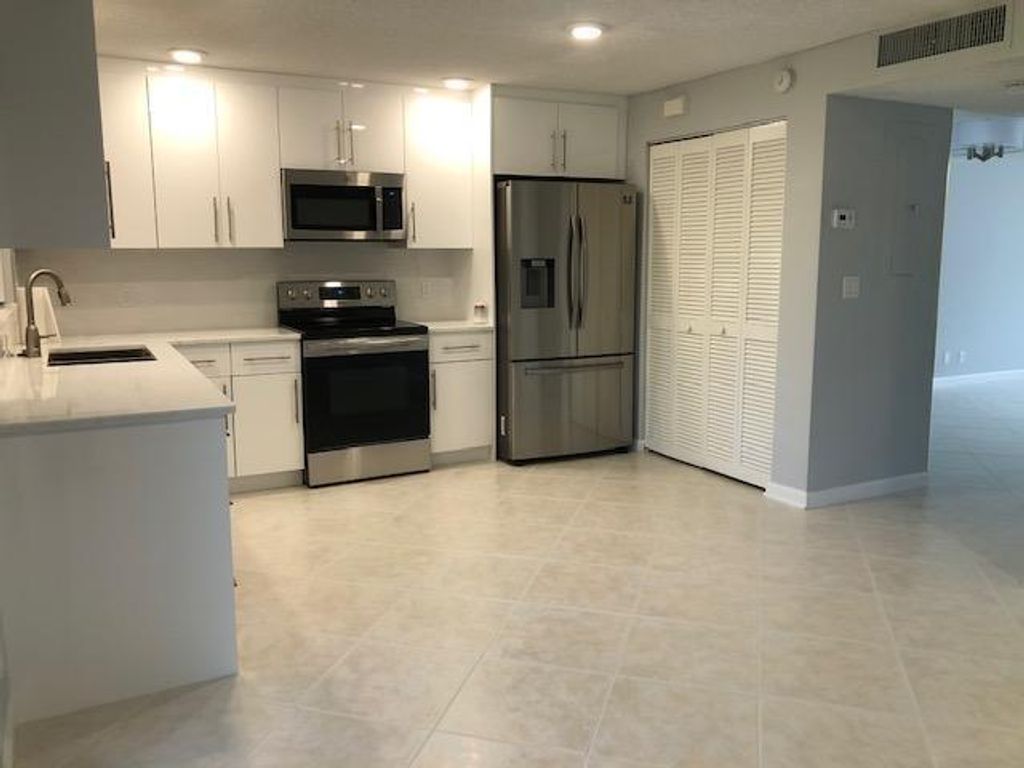 Photo of 110 Old Meadow Way, Palm Beach Gardens, FL 33418 (MLS # R10970224)