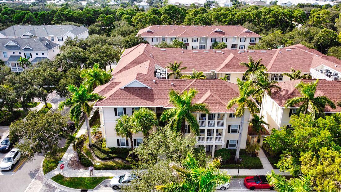 This Beautiful Abacoa Condo features a bright and spacious 2 bedroom and 2 bath floorplan, granite countertops, engineered wood and tile floors, crown molding, wainscot, stainless steel appliances, walk-in closet and a balcony. Abacoa is located in the heart of Jupiter and just minutes to the areas best beaches and A rated schools. The amenities include a community pool, fitness center, playground and BBQ area.