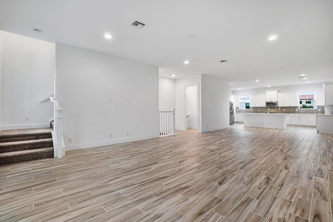 ALTON NEIGHBORHOOD 1 - Residential Lease