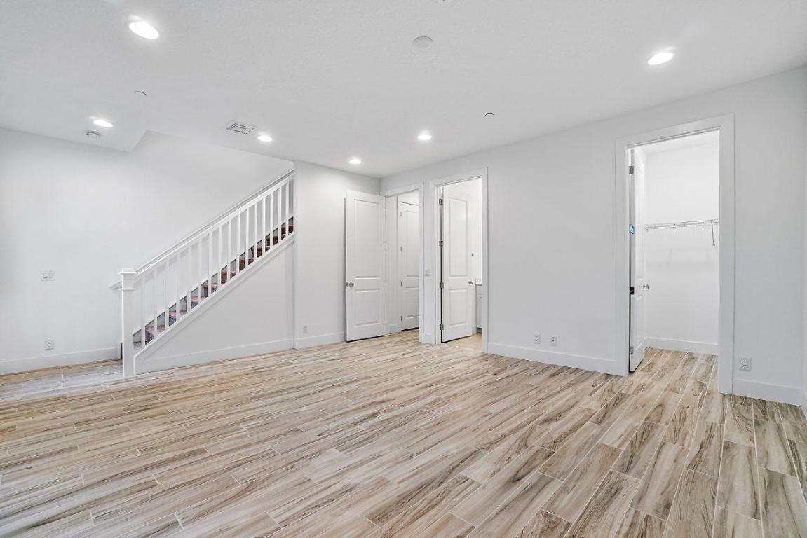 ALTON NEIGHBORHOOD 1 - Residential Lease