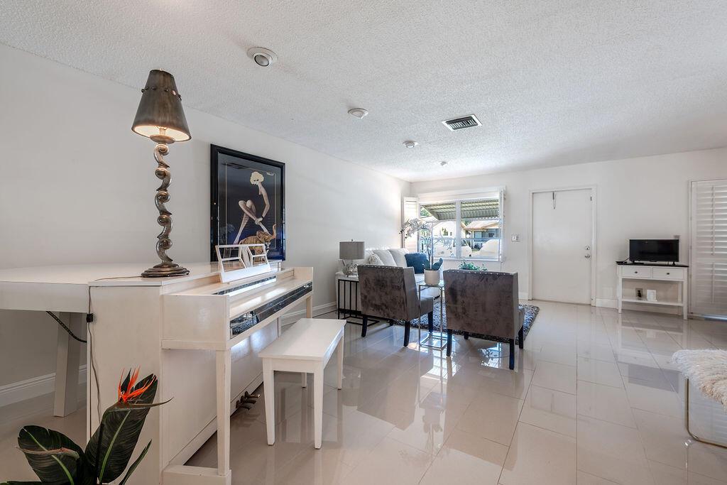 DELRAY VILLAS 3 - Residential