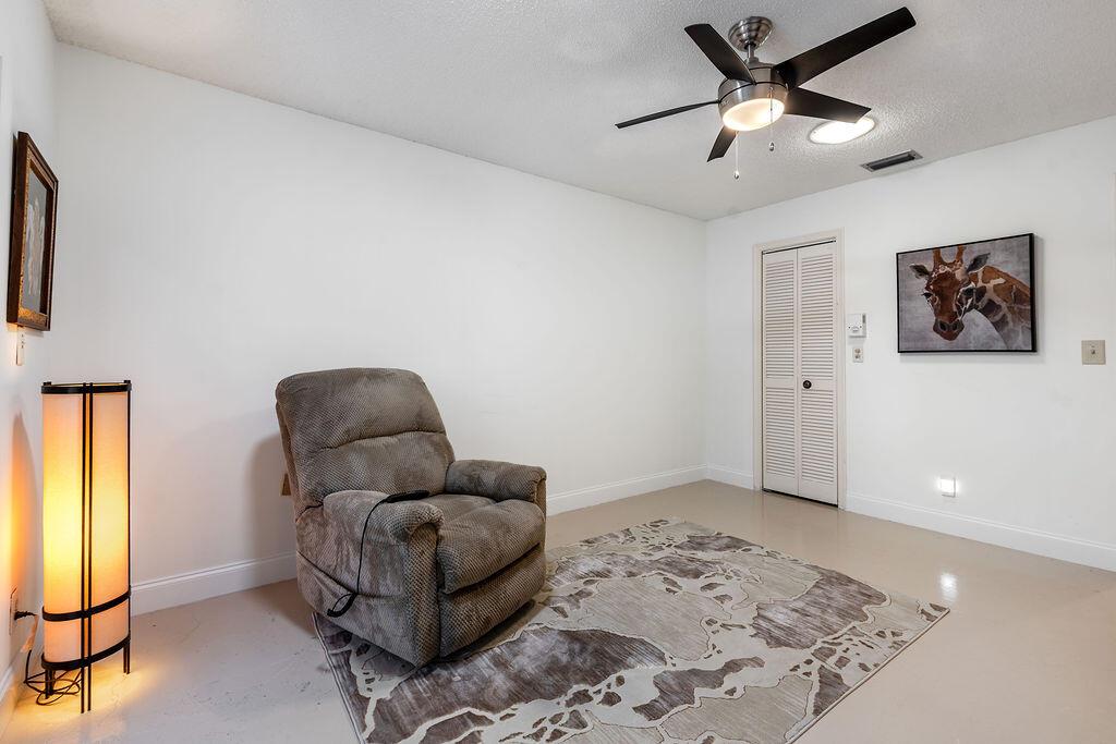 DELRAY VILLAS 3 - Residential