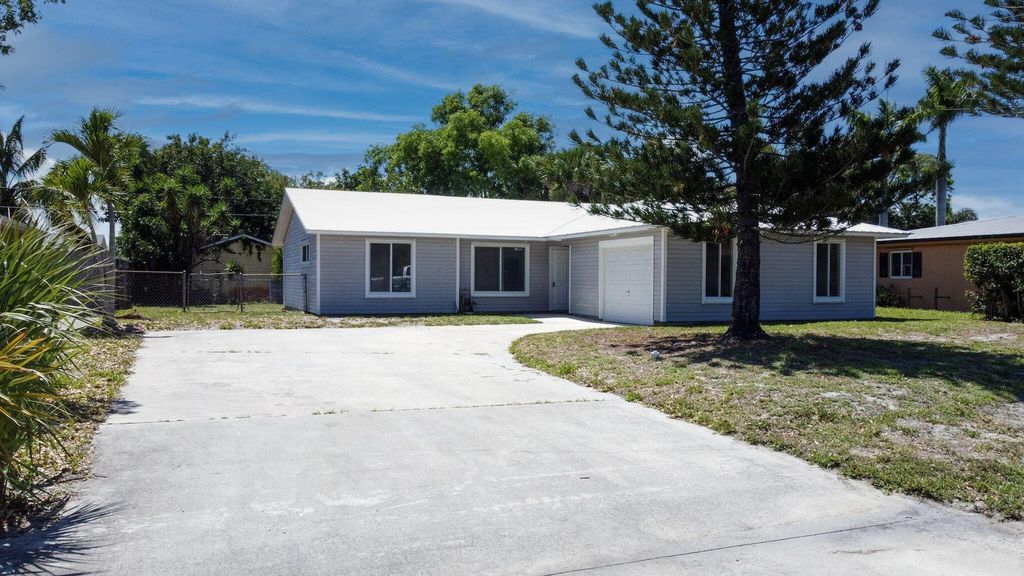 Photo of 19026 SE Mayo Drive, Jupiter, FL 33469 (MLS # R11160471)