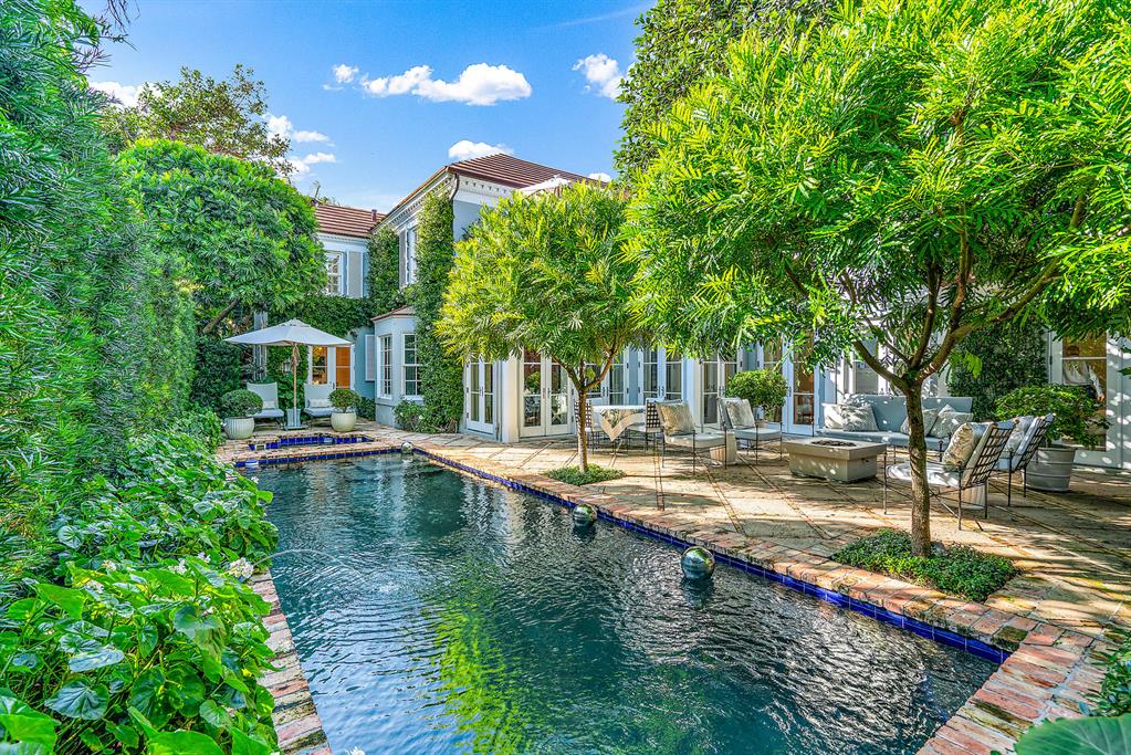 REVERIE IN - Residential