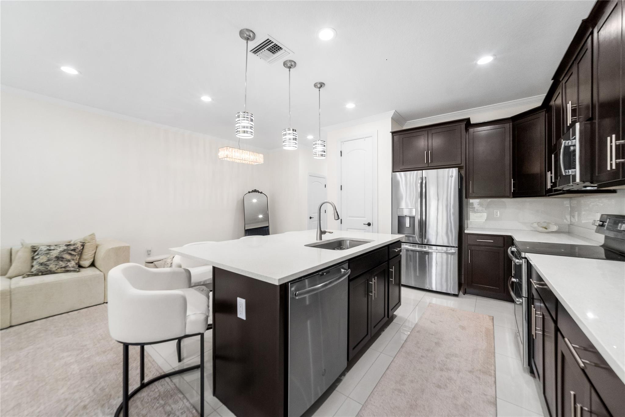 10143 Akenside Dr