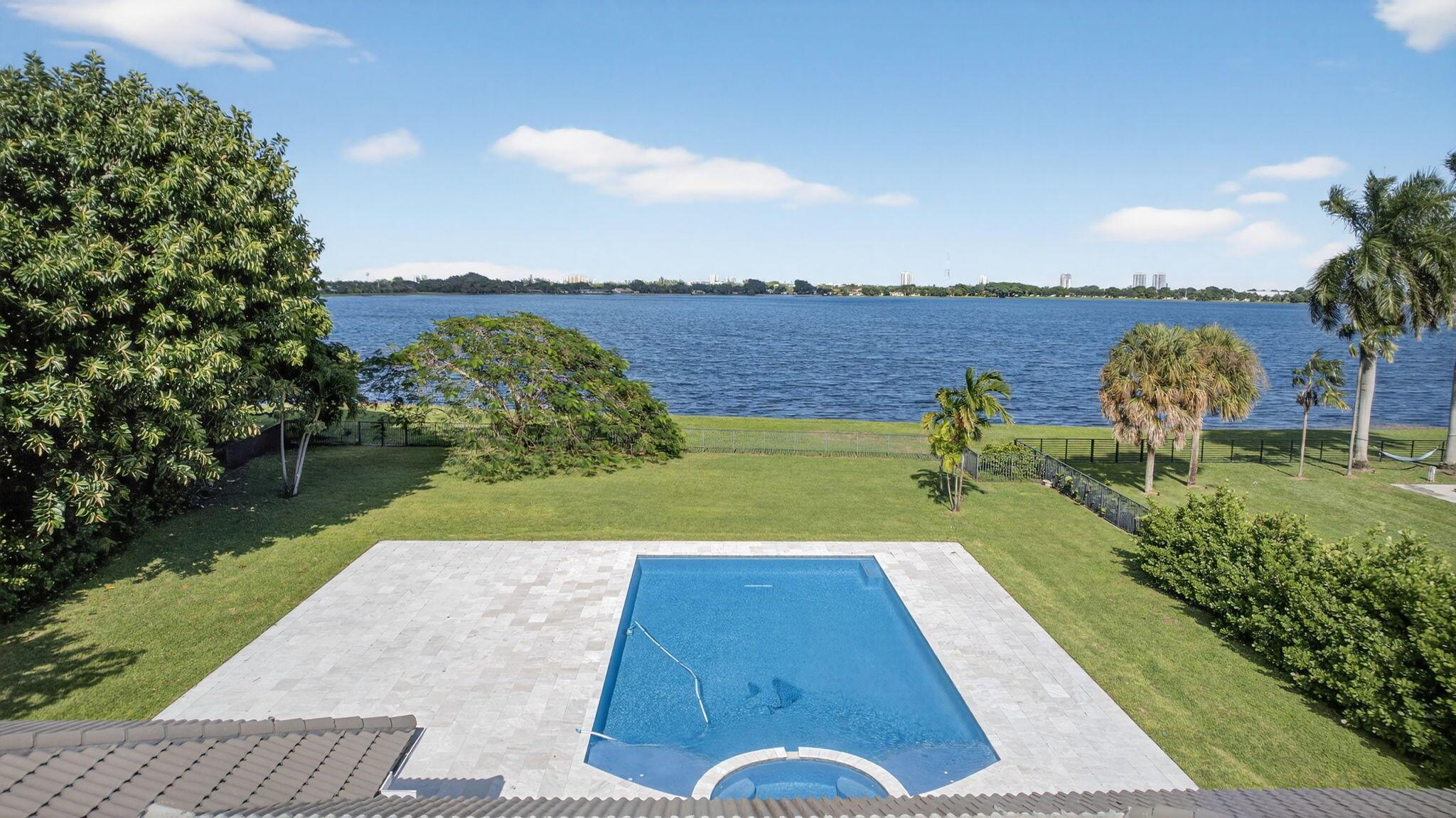 8 Woodbrook Circle