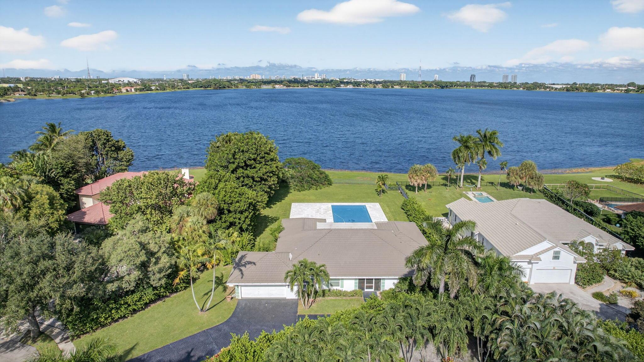 8 Woodbrook Circle