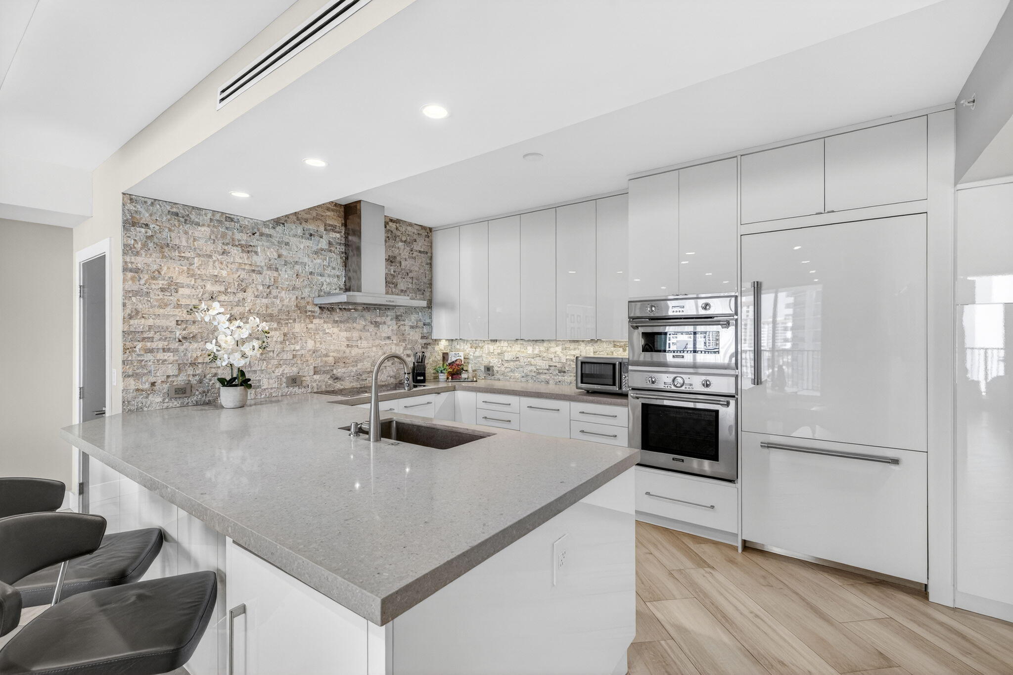 JACKSON TOWER LAS OLAS CONDO - Residential