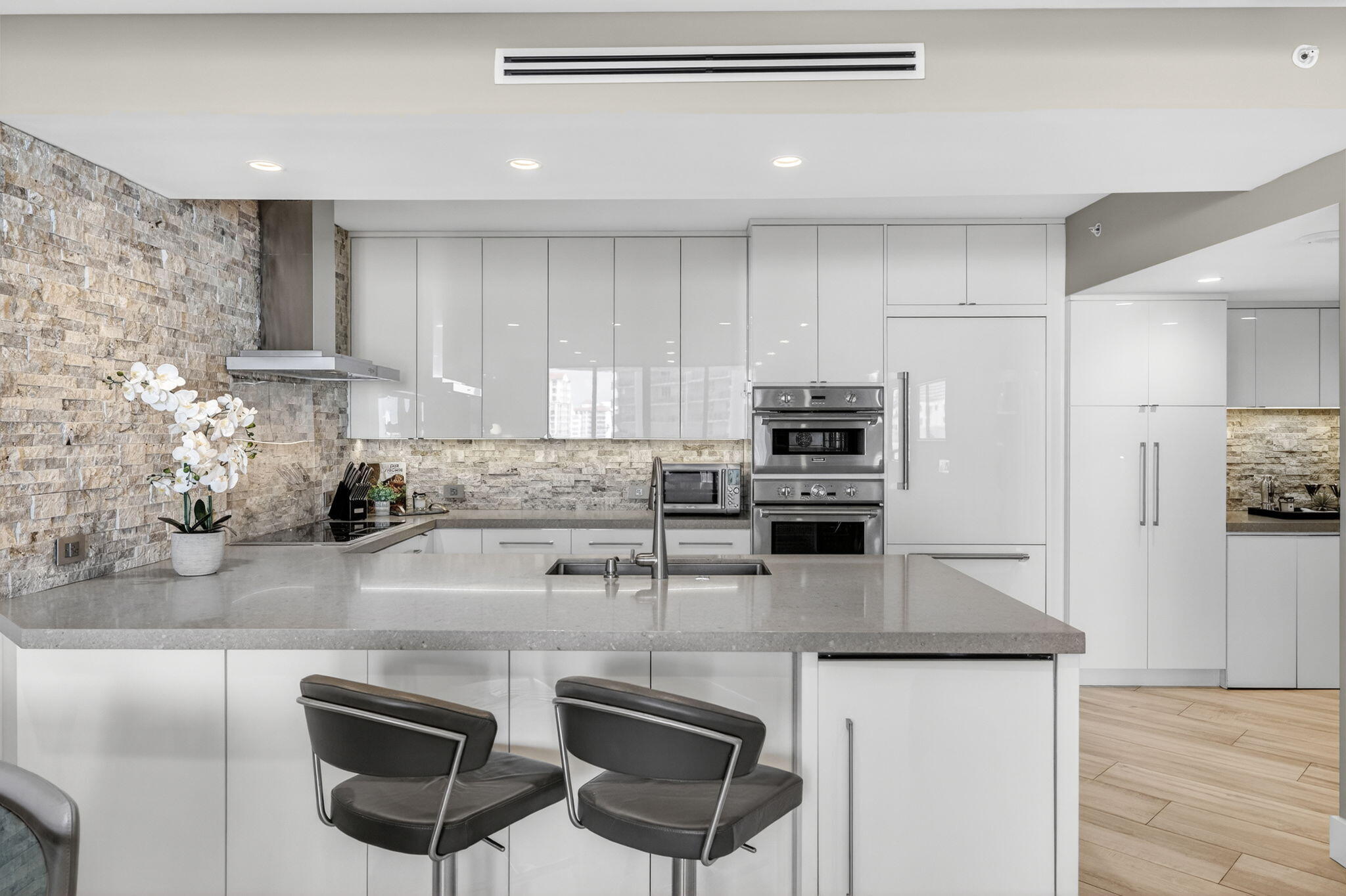 JACKSON TOWER LAS OLAS CONDO - Residential