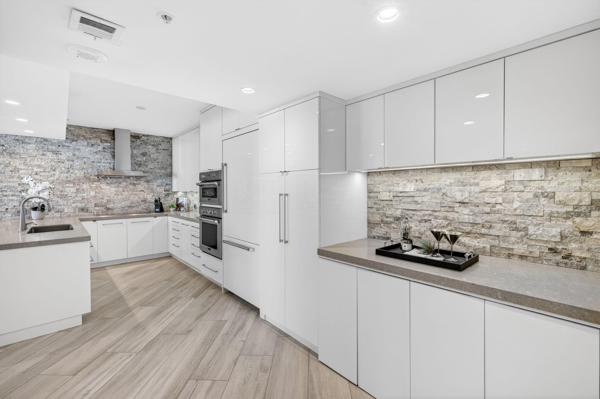 JACKSON TOWER LAS OLAS CONDO - Residential