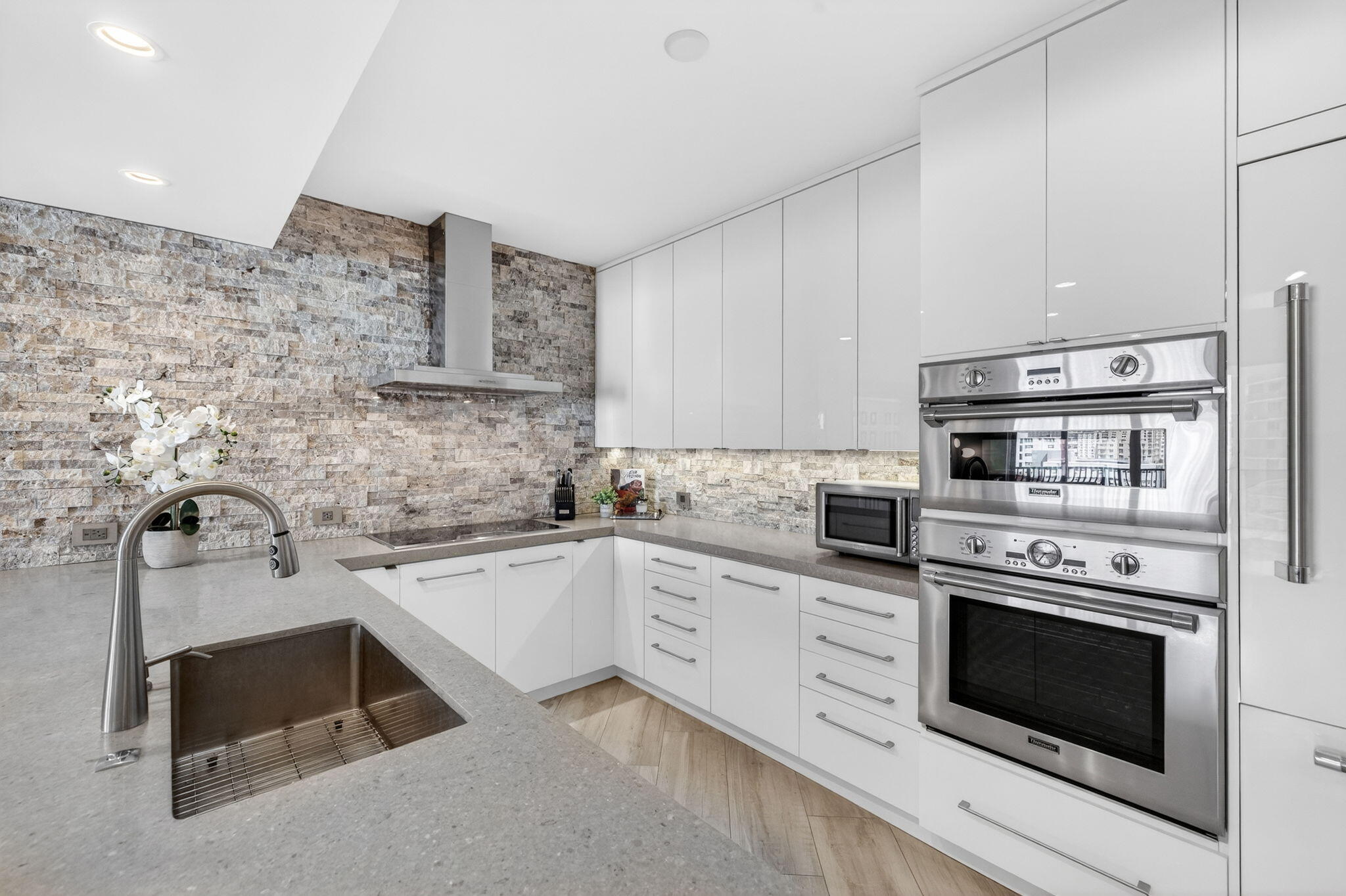 JACKSON TOWER LAS OLAS CONDO - Residential