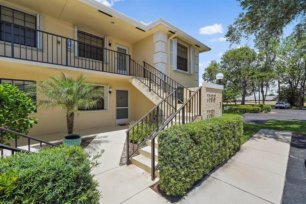 Photo of 1132 N Keystone Drive #F, Jupiter, FL 33458 (MLS # R10709016)