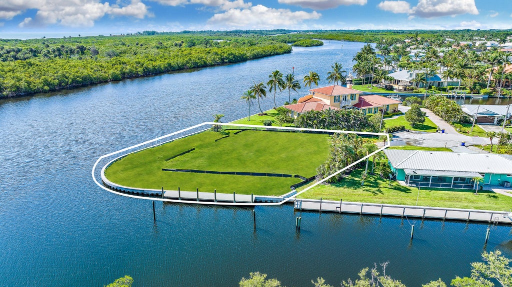 Photo of 8595 SE Palm Street, Hobe Sound, FL 33455 (MLS # R11027301)