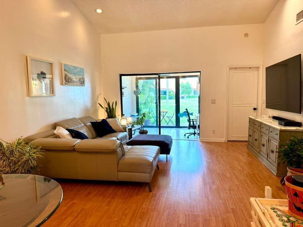 INDEPENDENCE BAY - Residential