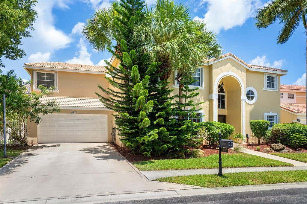 Photo of 10627 WHEELHOUSE Circle, Boca Raton, FL 33428 (MLS # B26060547)