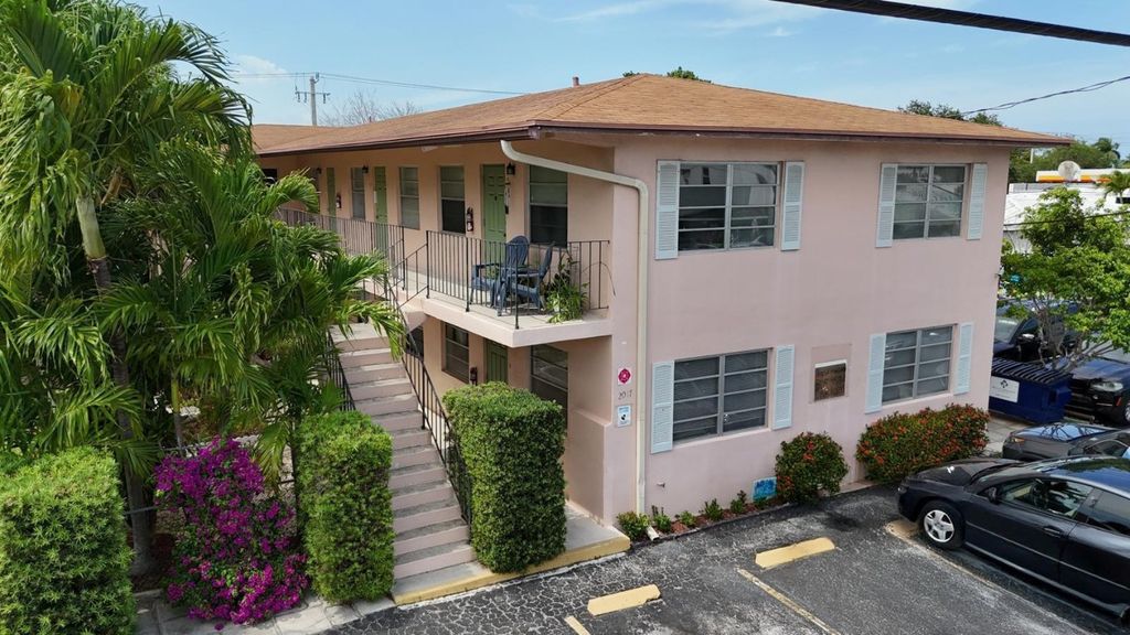 Photo of 2017 NE 18th Street #4, Fort Lauderdale, FL 33305 (MLS # F10512721)