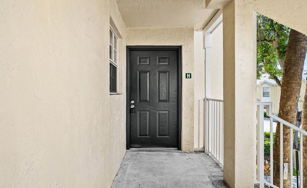 Photo of 6300 La Costa Drive #H, Boca Raton, FL 33433 (MLS # B26066722)