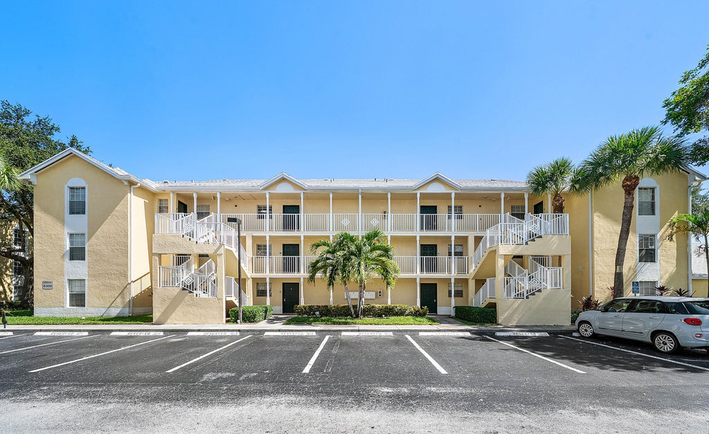 Photo of 6300 La Costa Drive #H, Boca Raton, FL 33433 (MLS # B26066722)