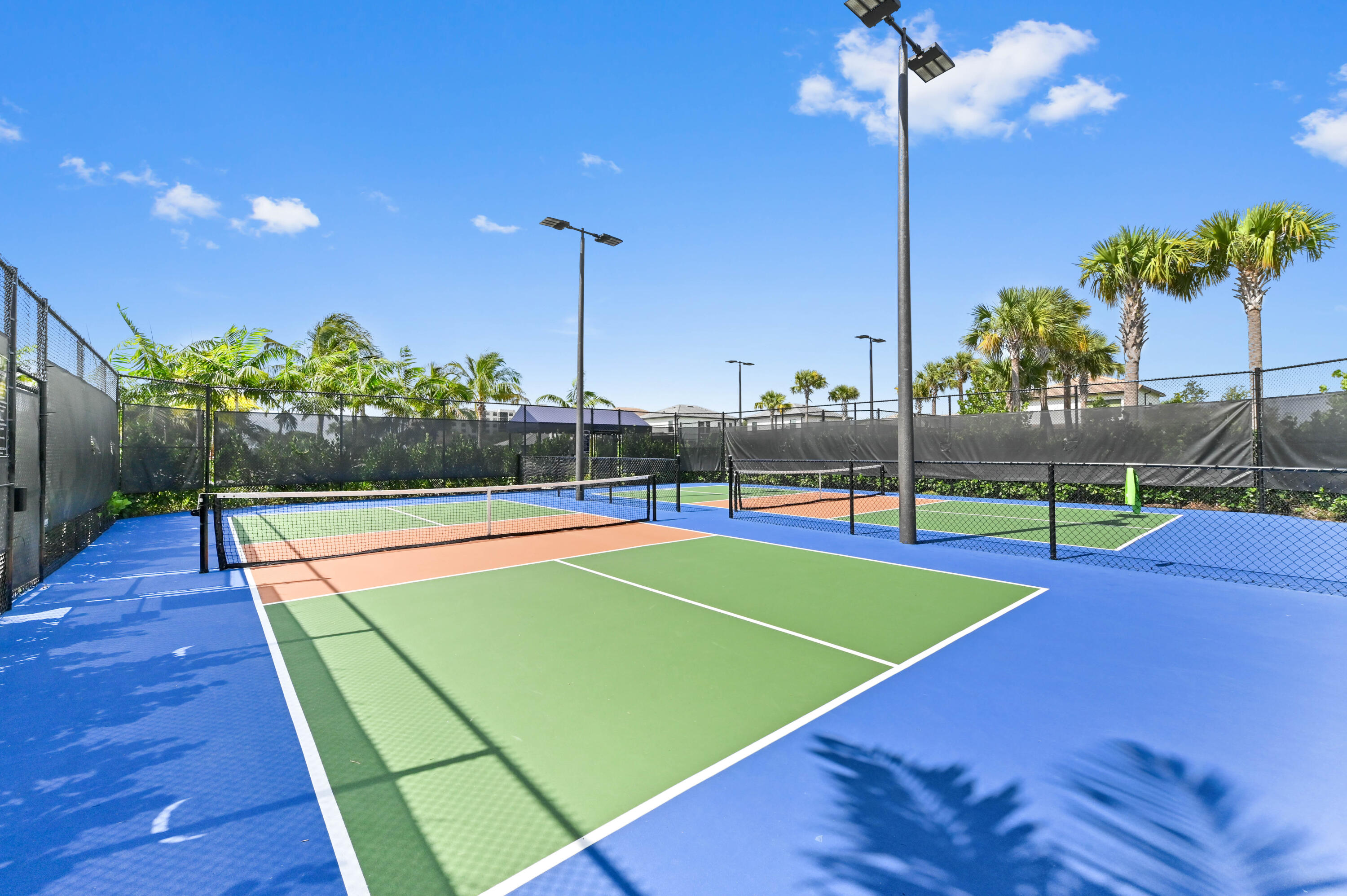 OAK TREE - Residential