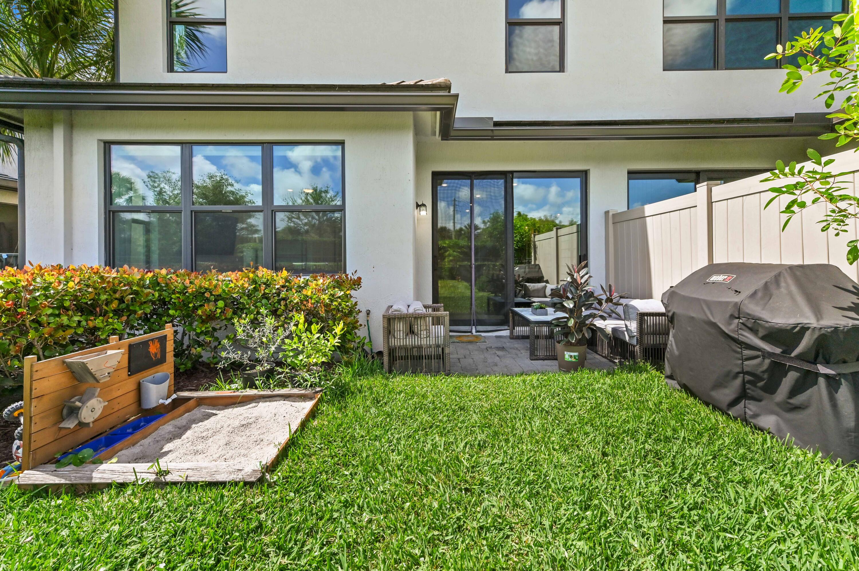 OAK TREE - Residential