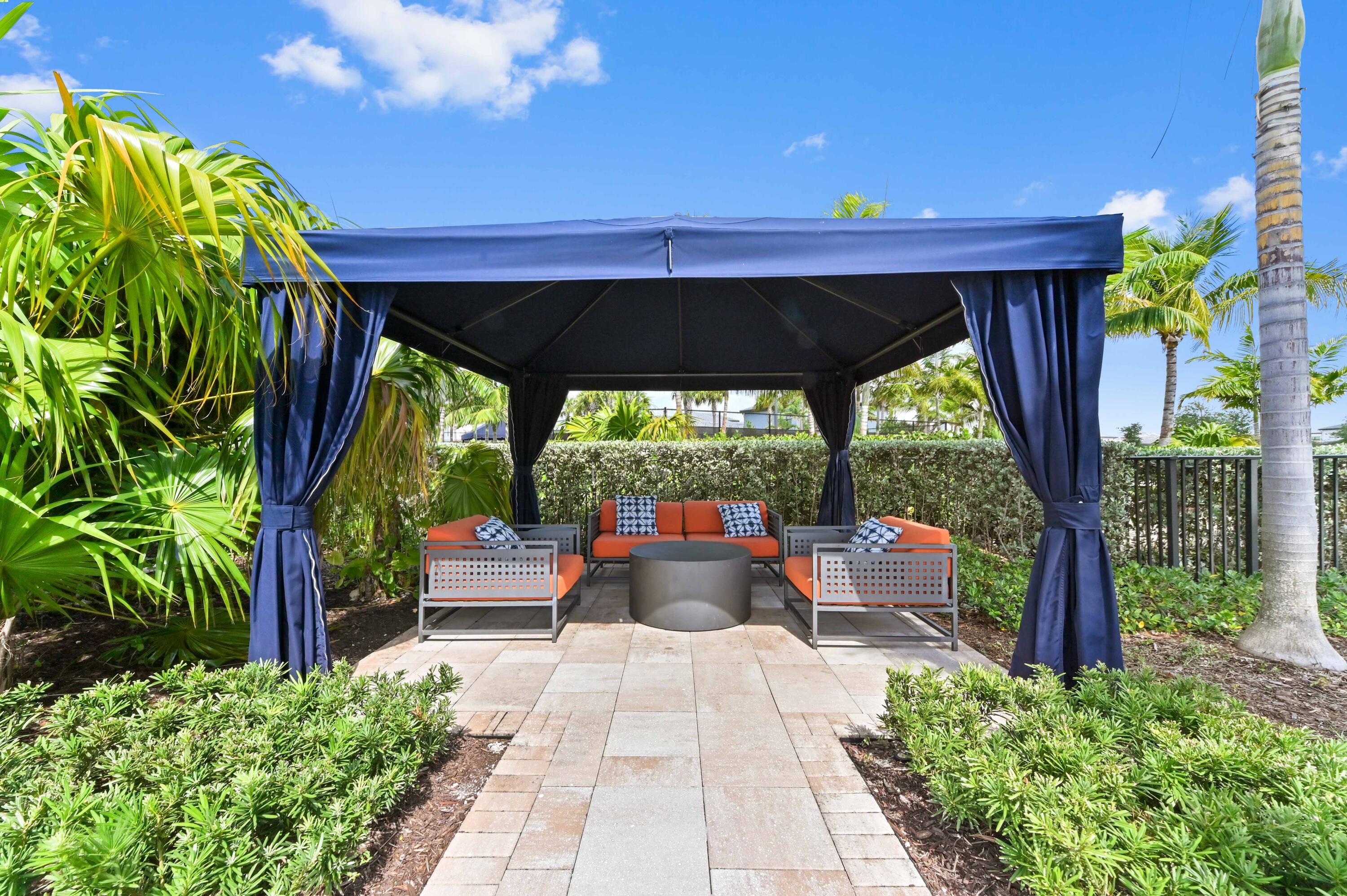 OAK TREE - Residential