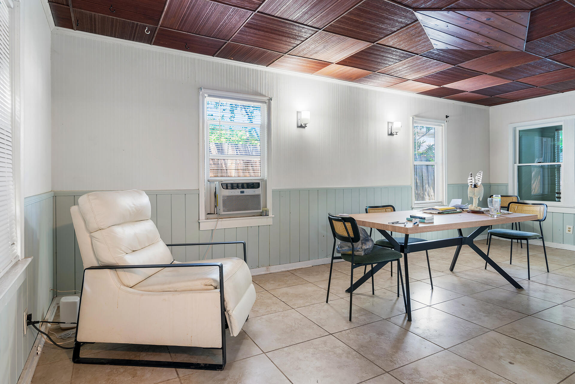 LAKE WORTH TOWN OF - Residential Income