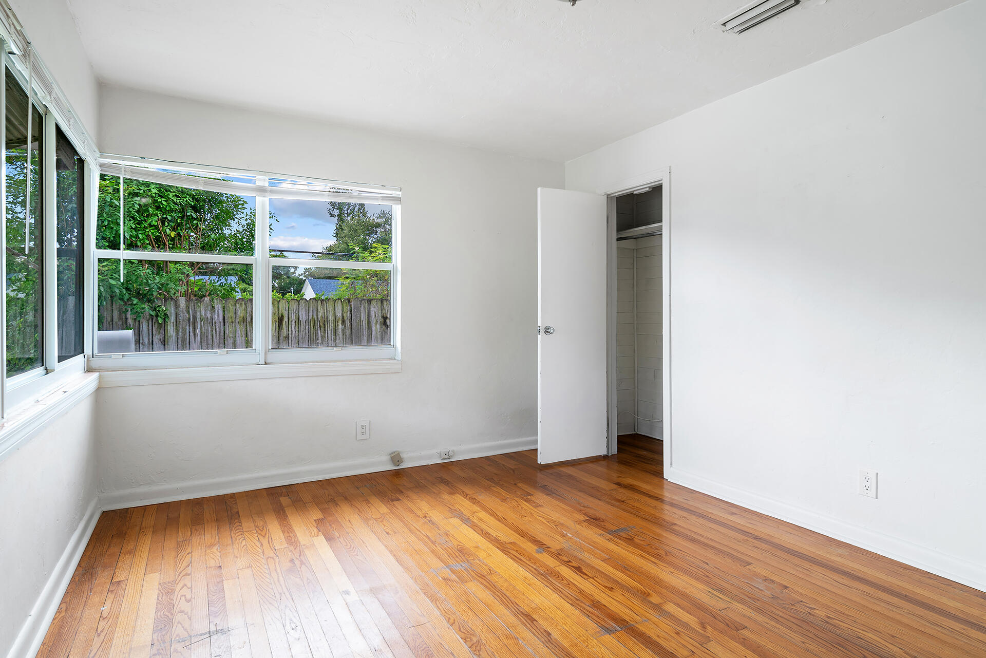 LAKE WORTH TOWN OF - Residential Income