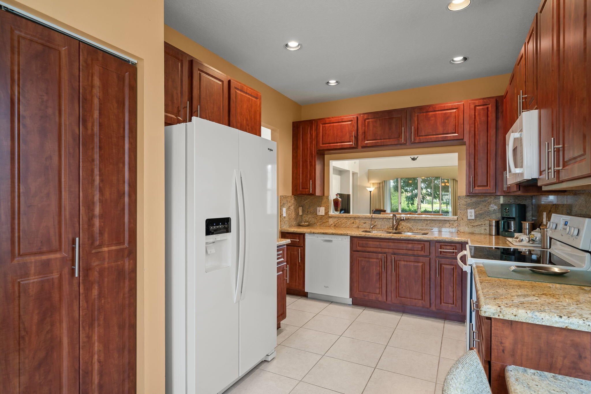 MIZNER POINTE OF BOCA VIA ANCHO - Residential