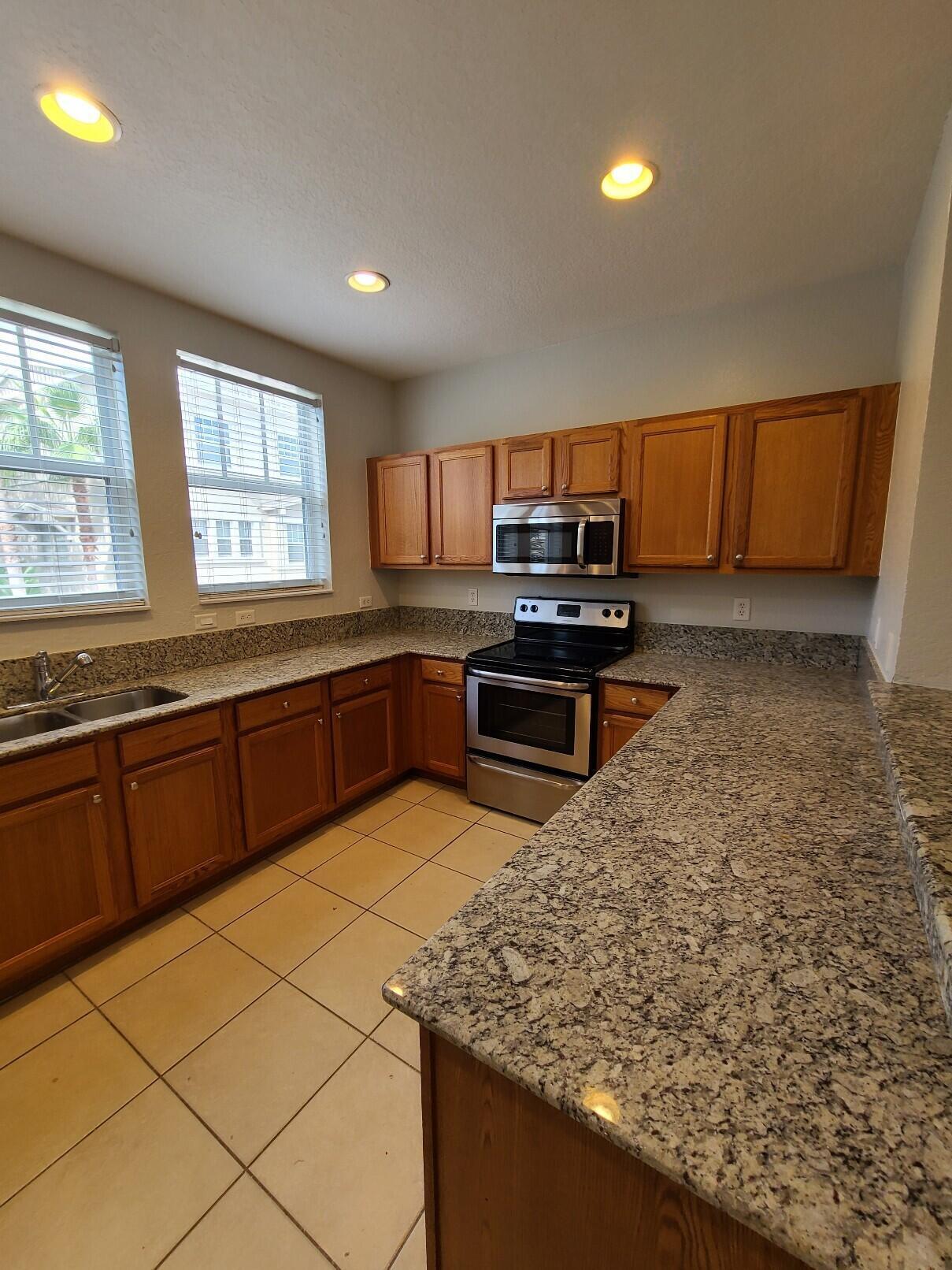 590 AMADOR Lane 6