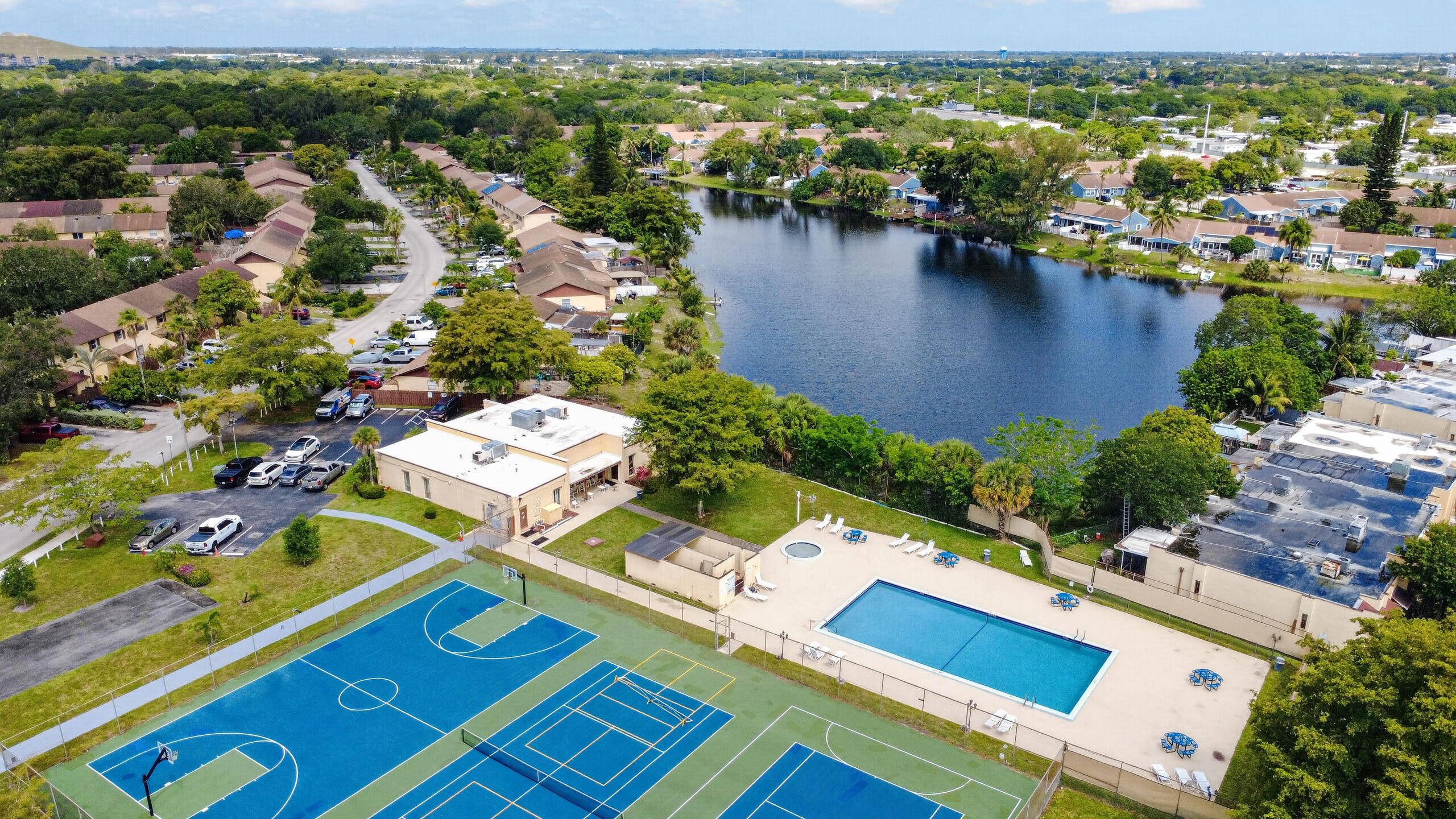 LAKE ISLAND - Residential