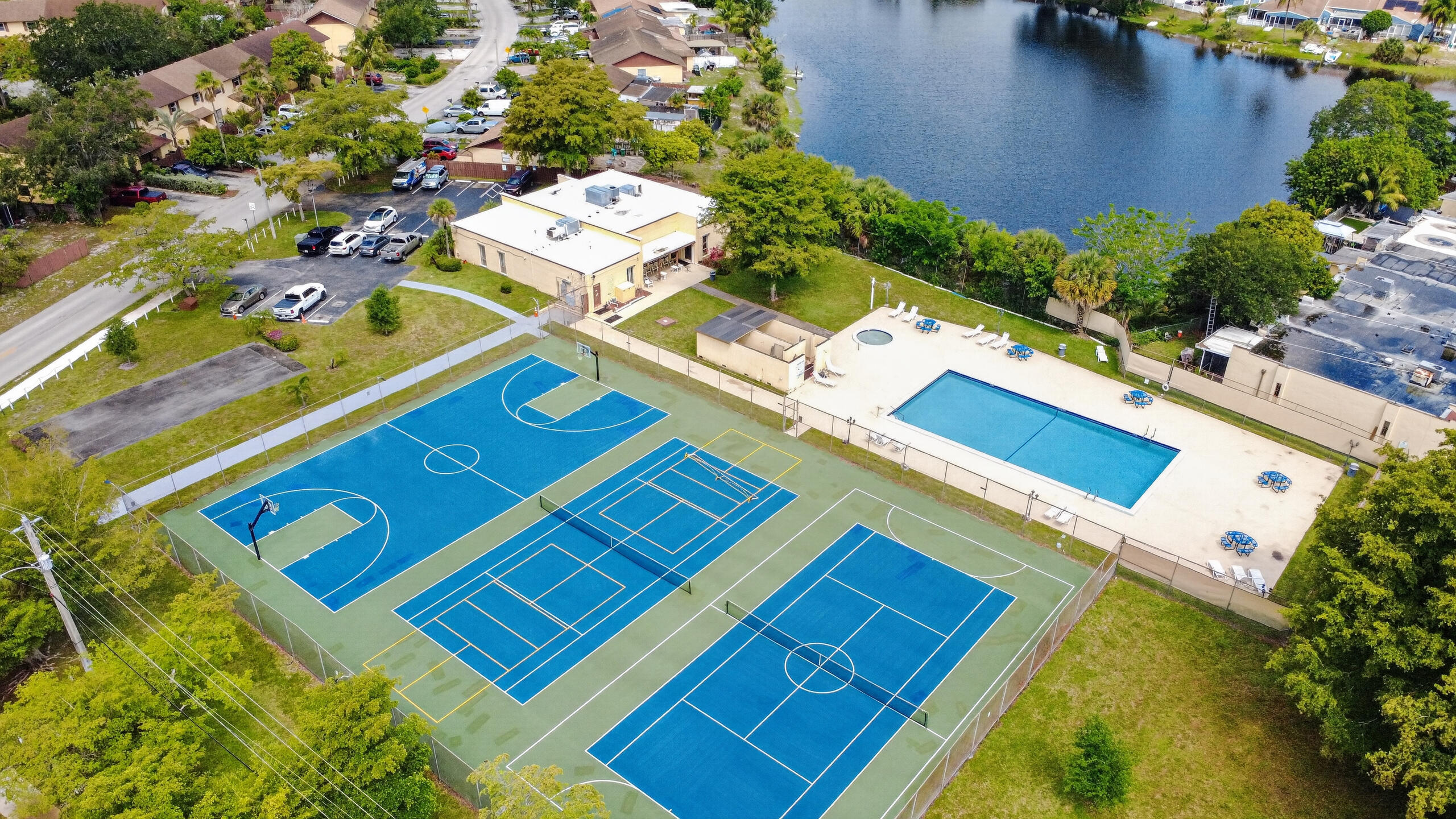 LAKE ISLAND - Residential