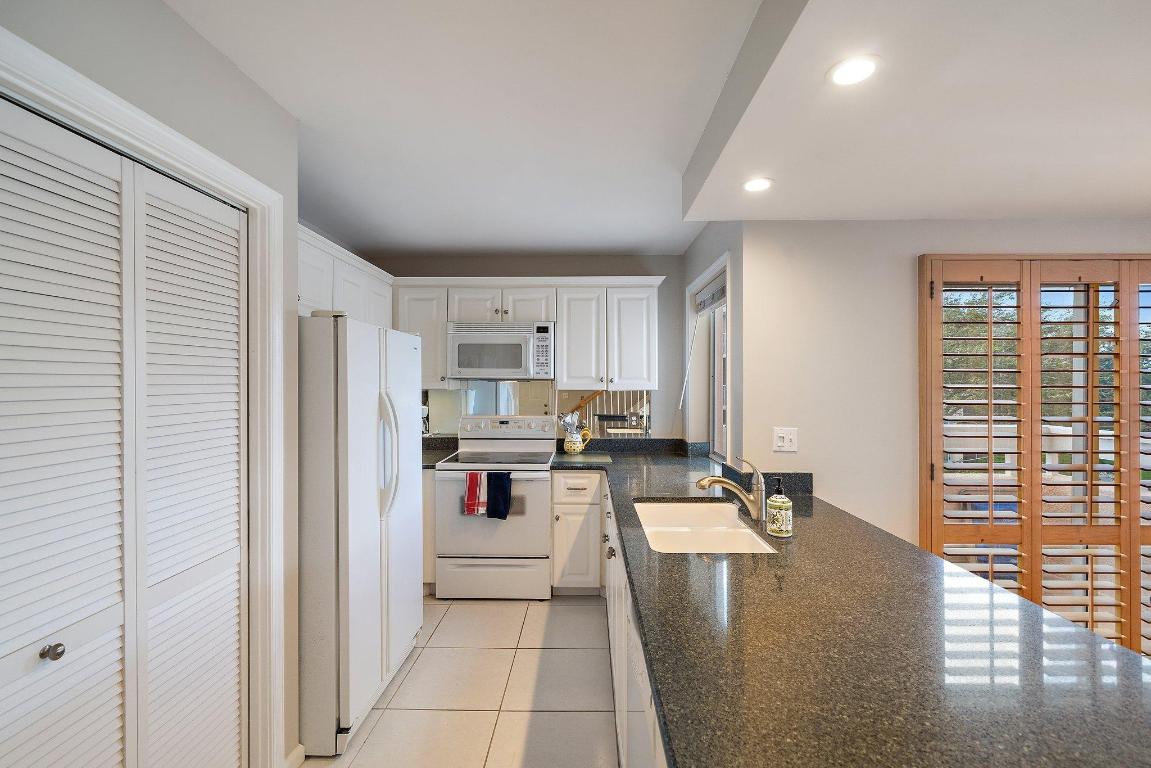 JUPITER BAY ONE THRU SIX CONDO - Residential Lease