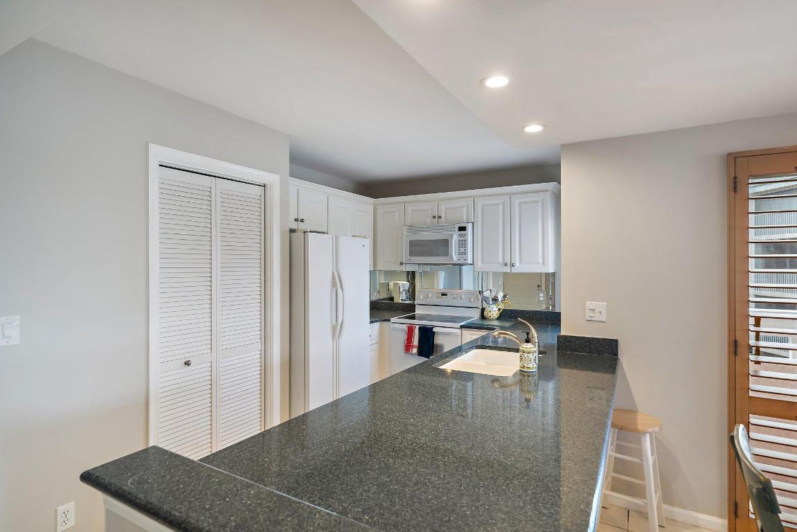 JUPITER BAY ONE THRU SIX CONDO - Residential Lease