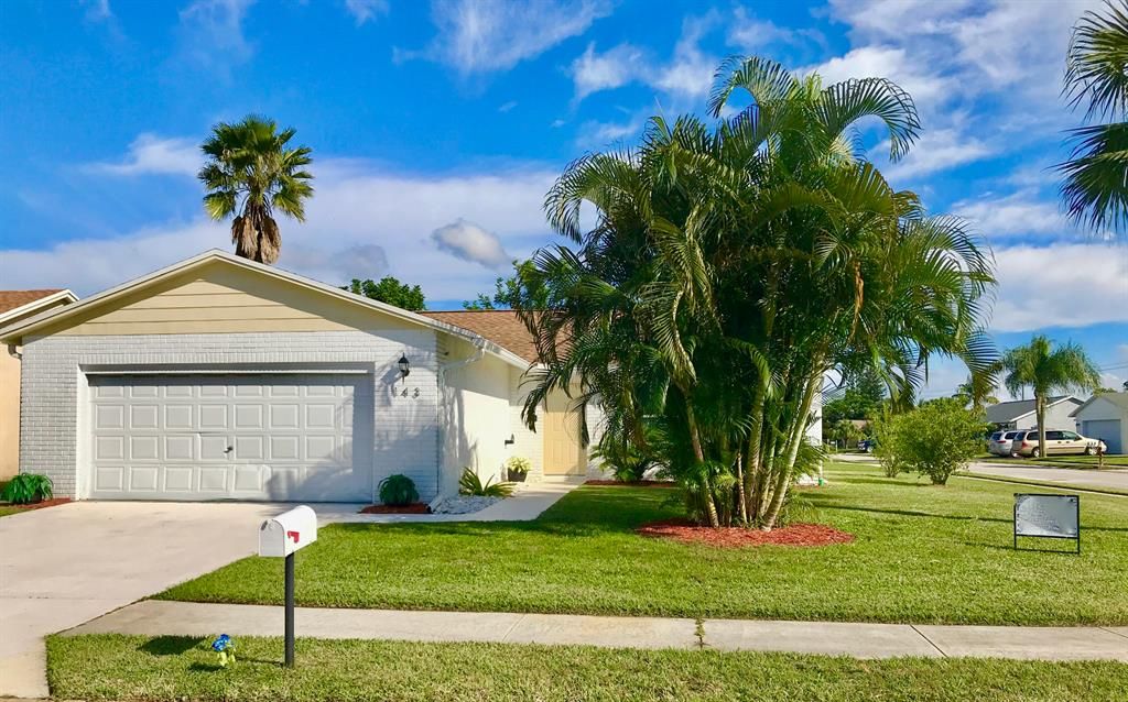 Photo of 143 Banyan Circle, Jupiter, FL 33458 (MLS # R10677527)