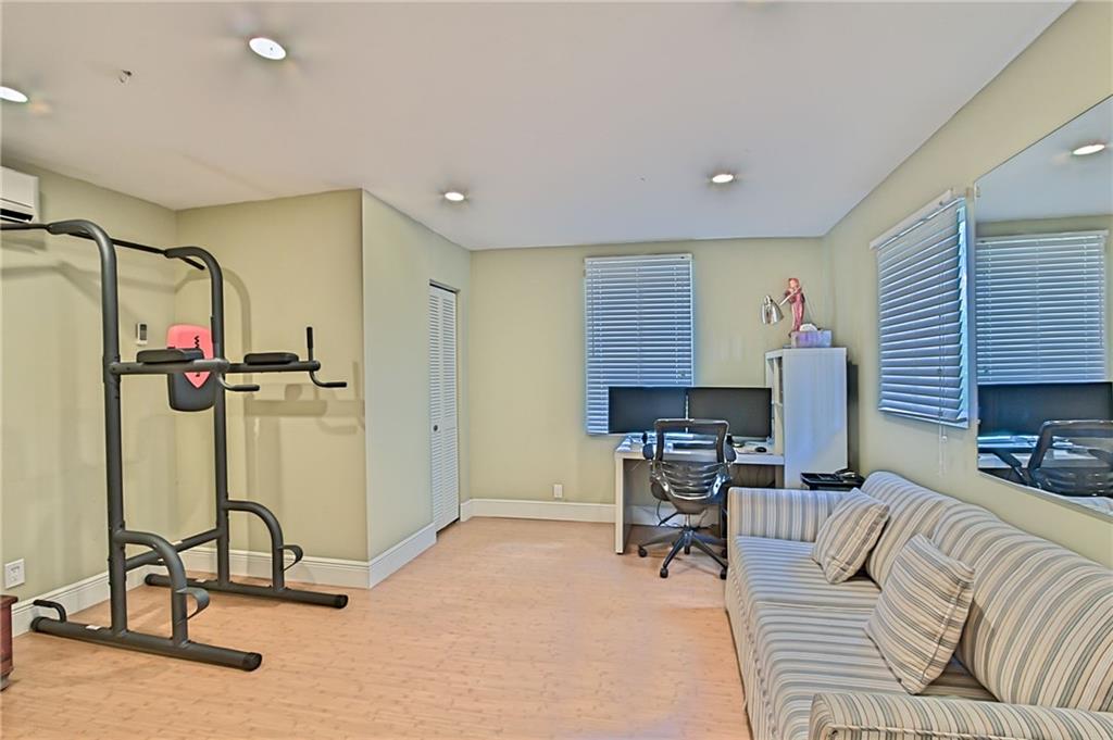 Lauderdale Isles 2 35-32 - Residential