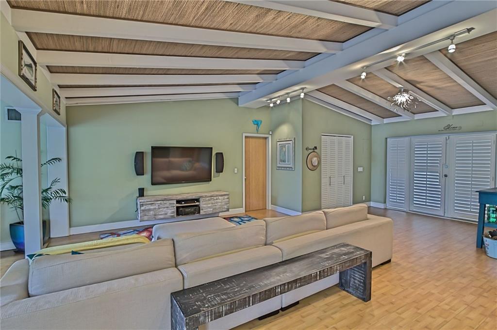 Lauderdale Isles 2 35-32 - Residential