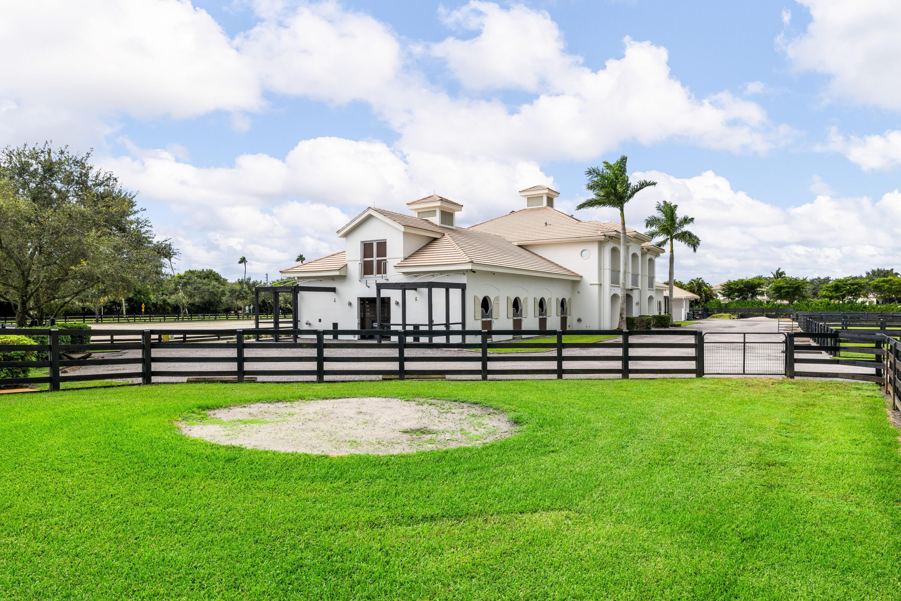 SADDLE TRAIL PARK OF WELLINGTON - Residential