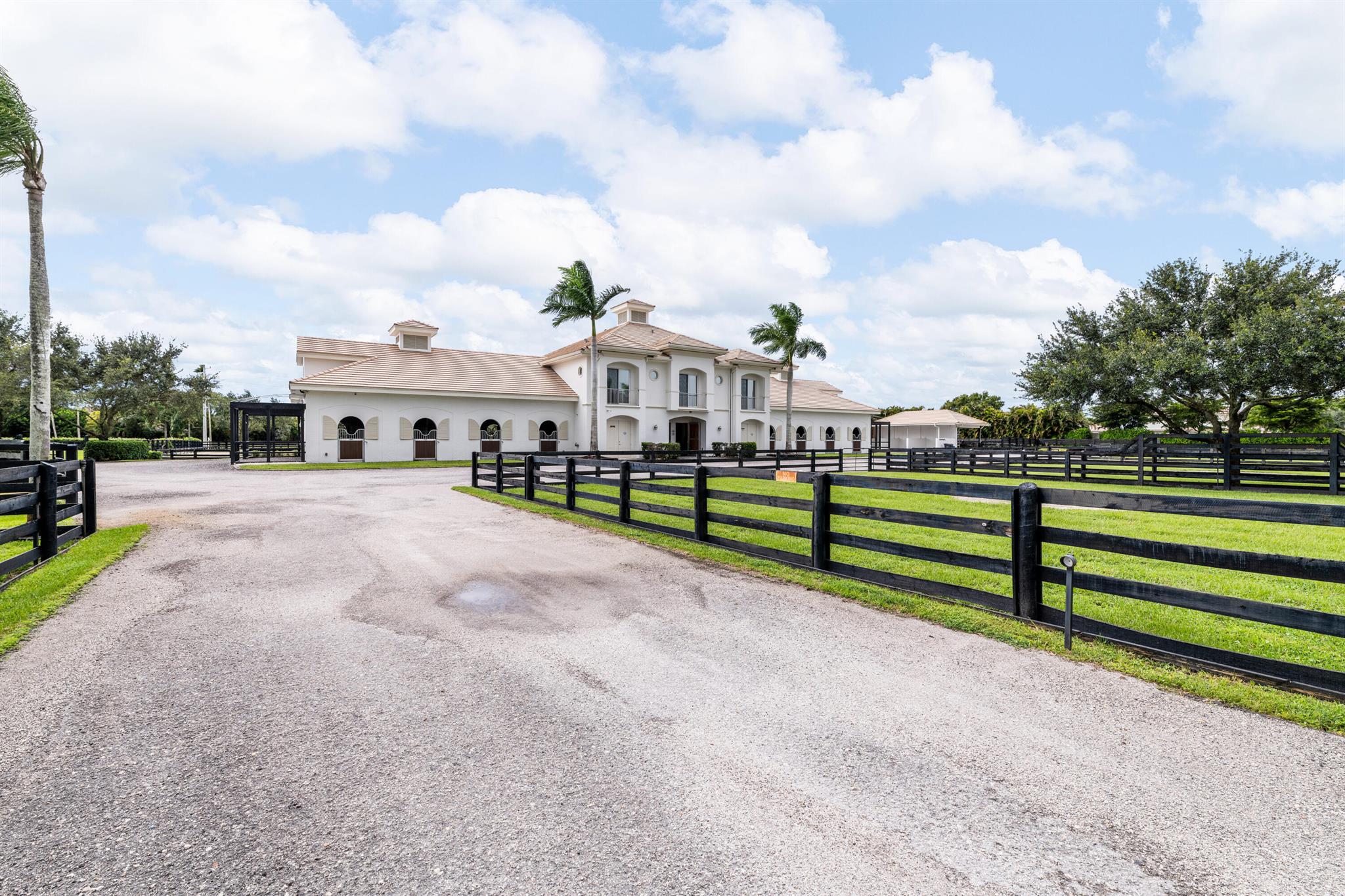 SADDLE TRAIL PARK OF WELL - Residential