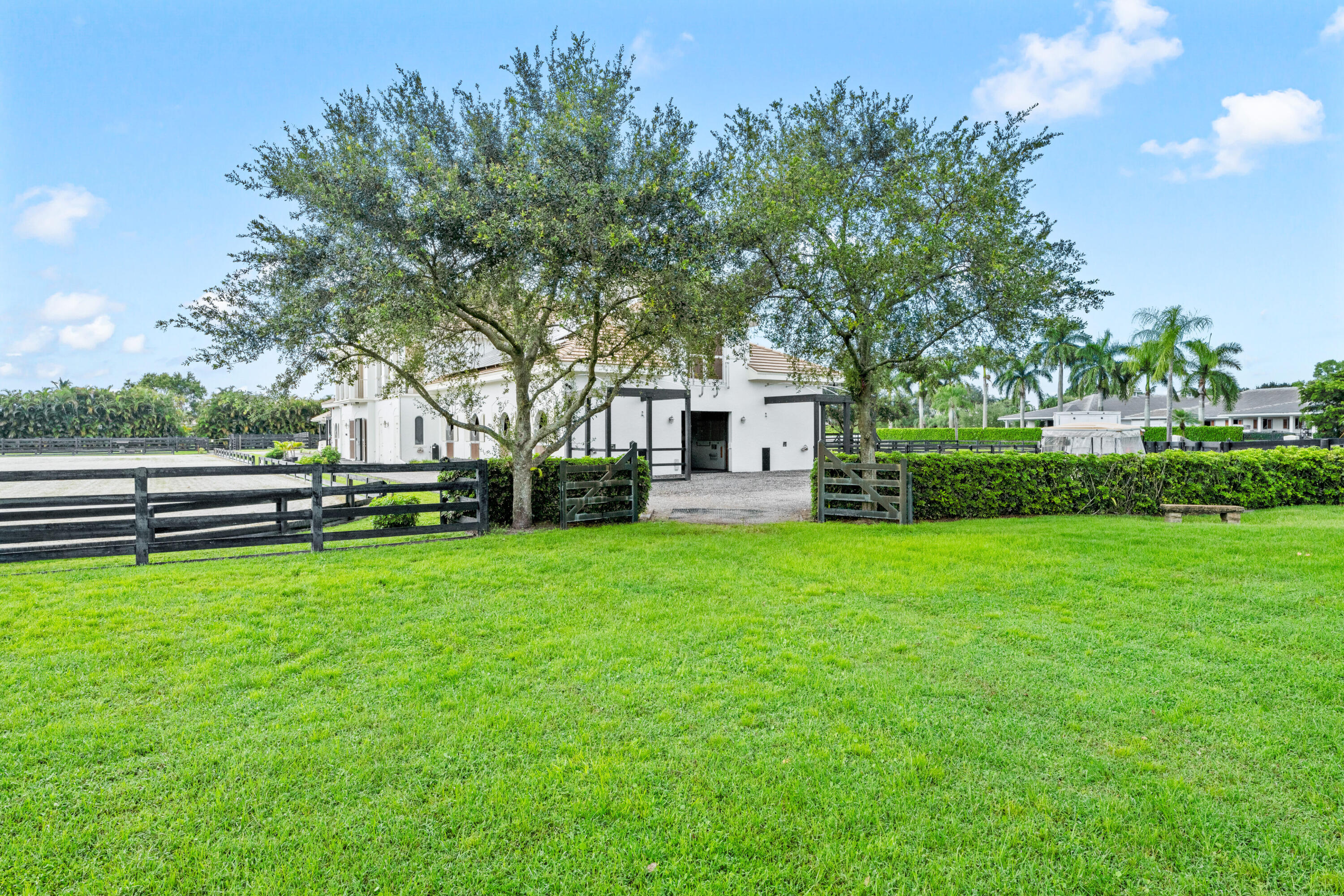 SADDLE TRAIL PARK OF WELLINGTON - Residential