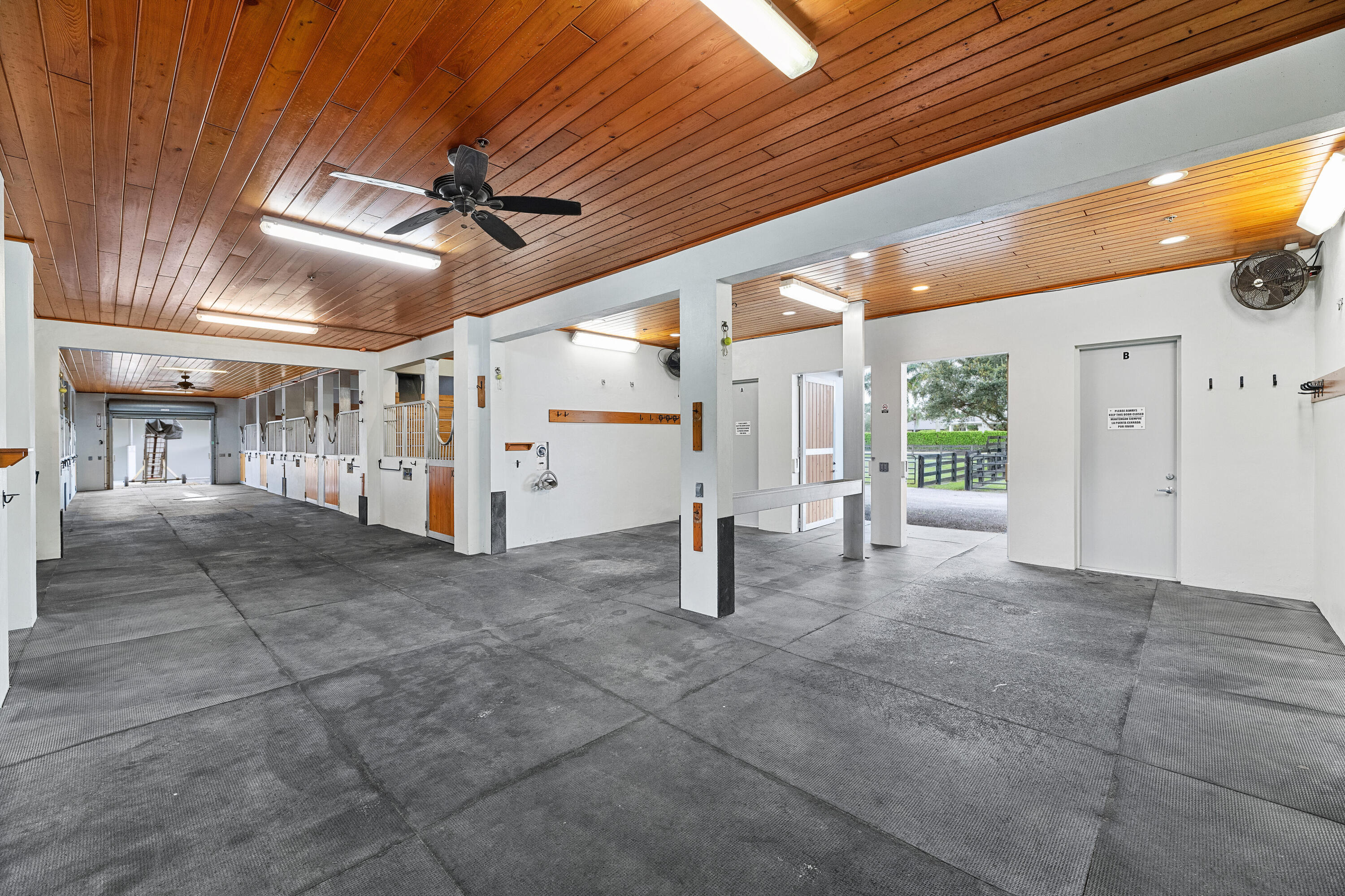 SADDLE TRAIL PARK OF WELLINGTON - Residential