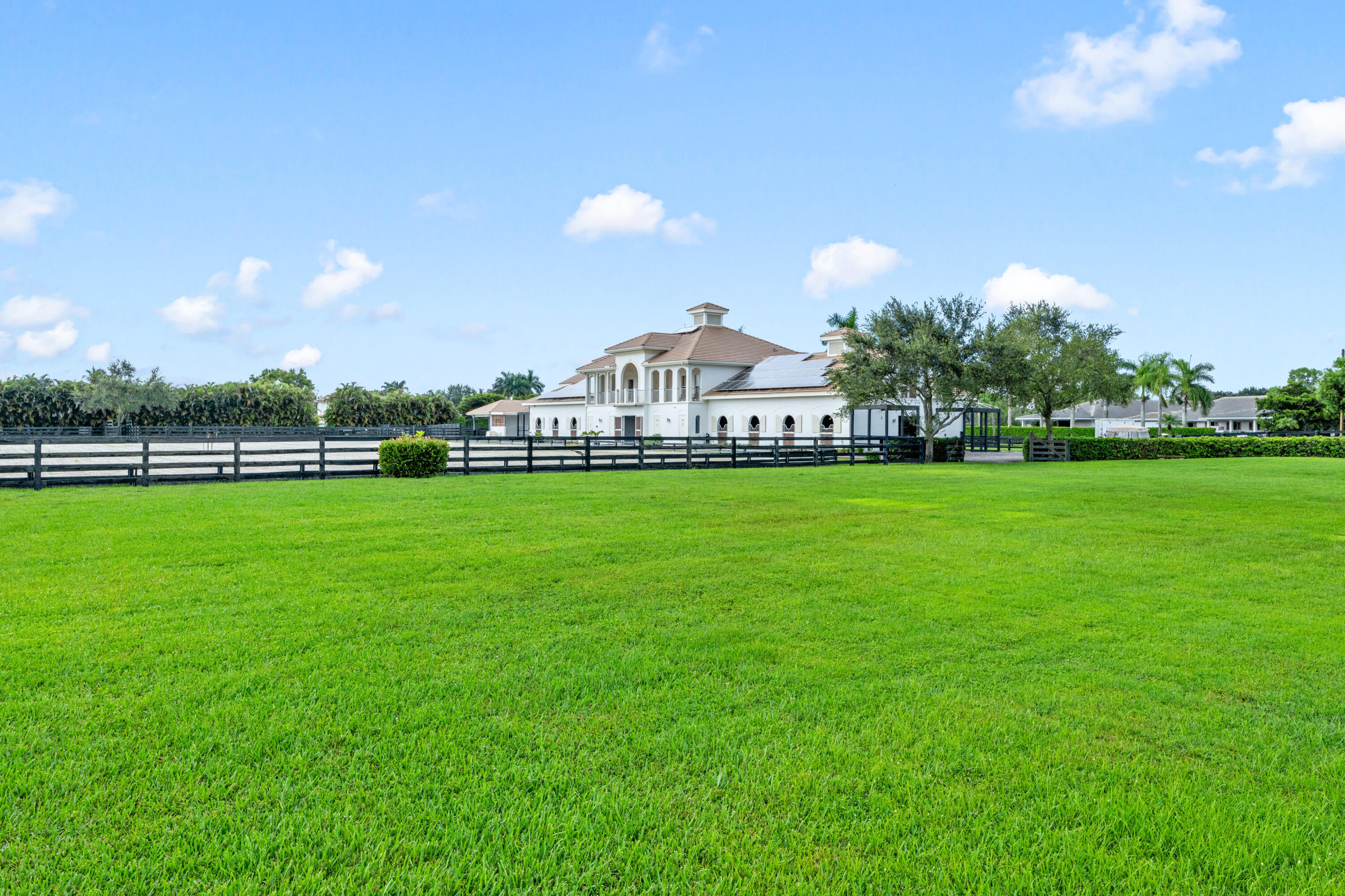 SADDLE TRAIL PARK OF WELLINGTON - Residential