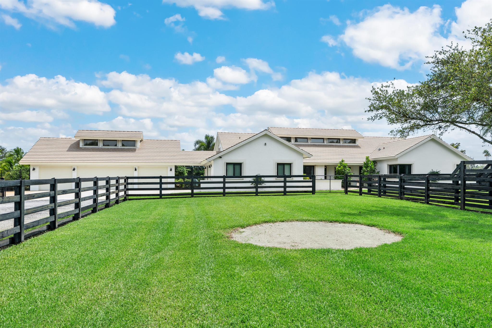 SADDLE TRAIL PARK OF WELL - Residential