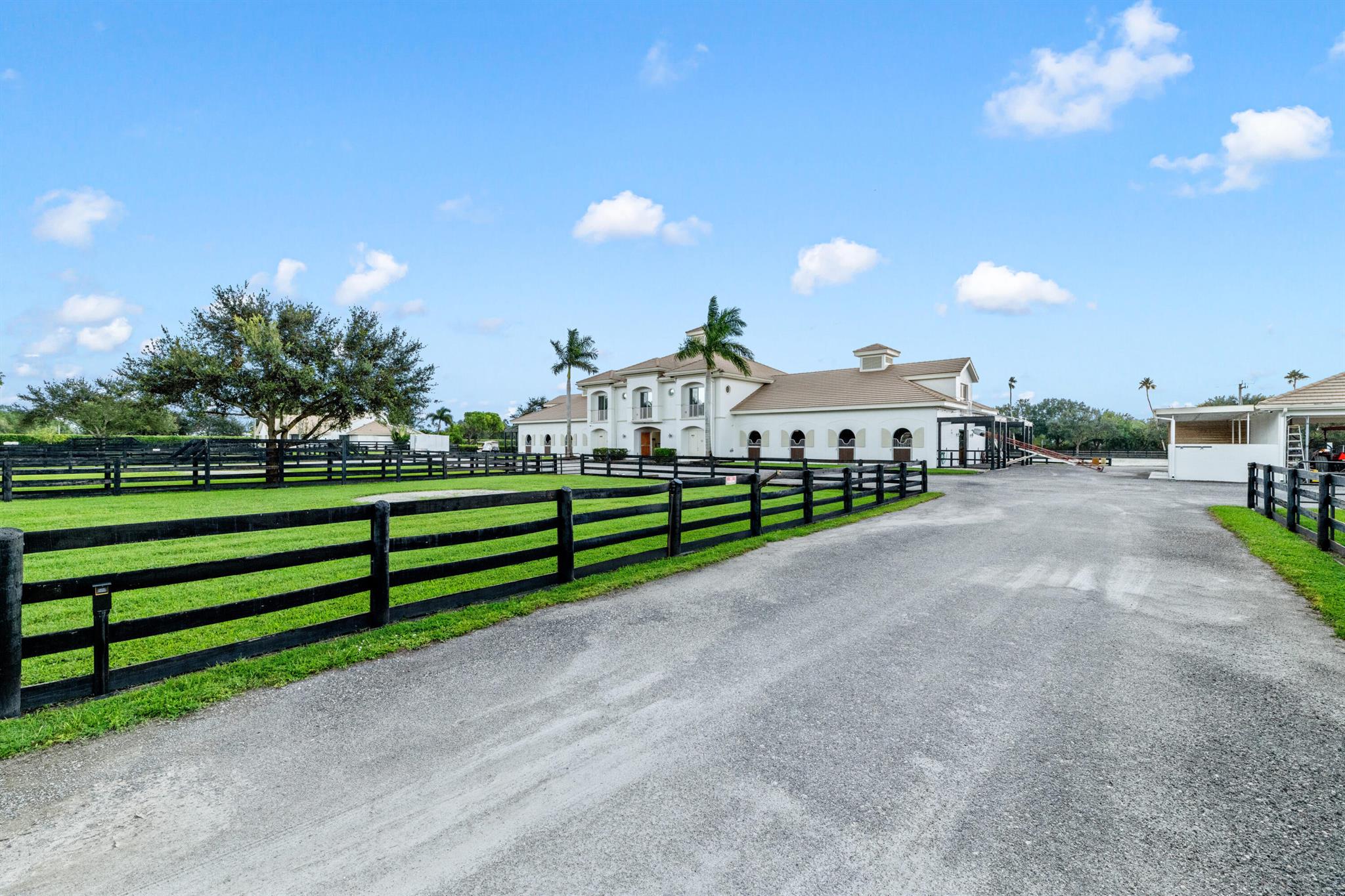 SADDLE TRAIL PARK OF WELL - Residential