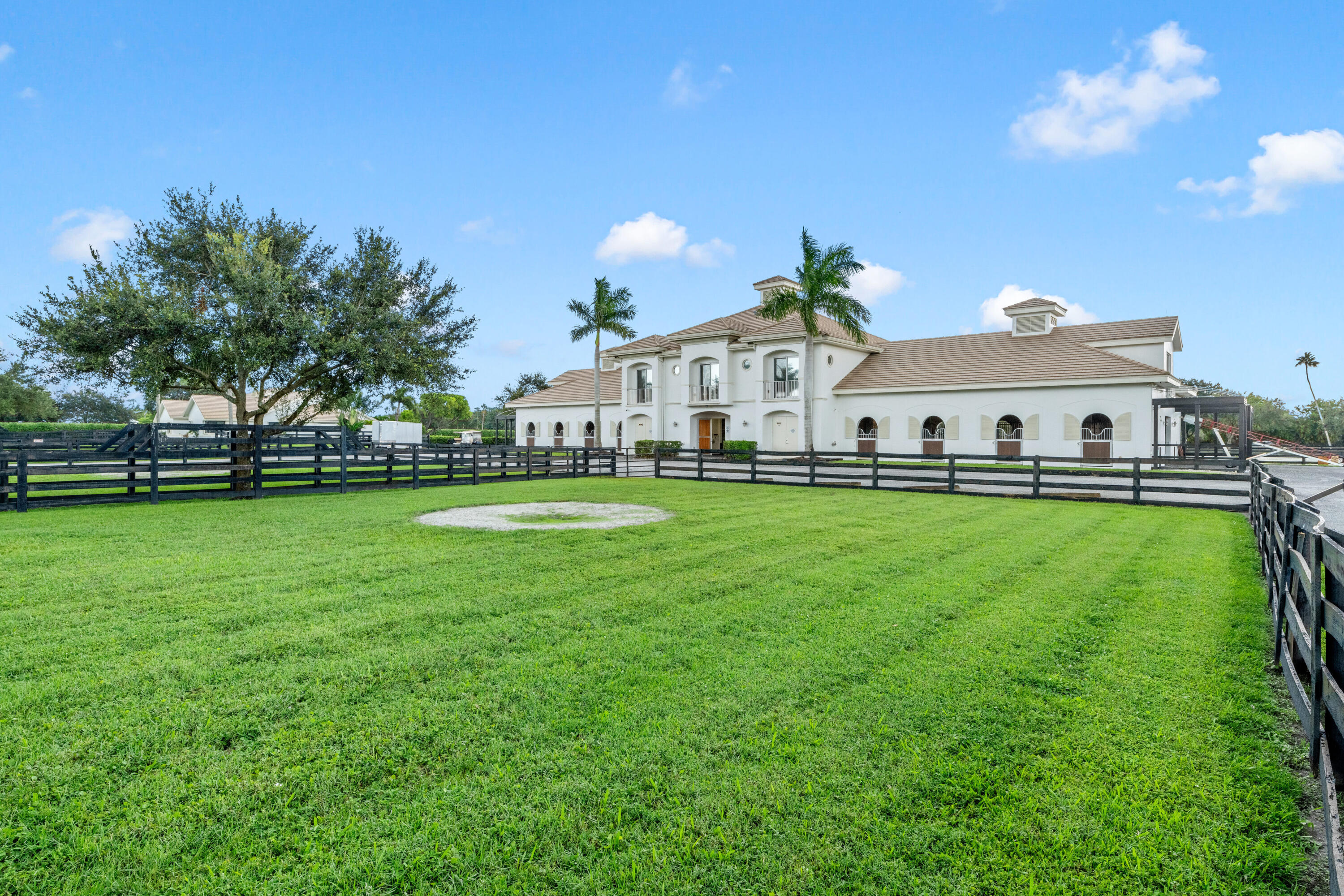 SADDLE TRAIL PARK OF WELLINGTON - Residential