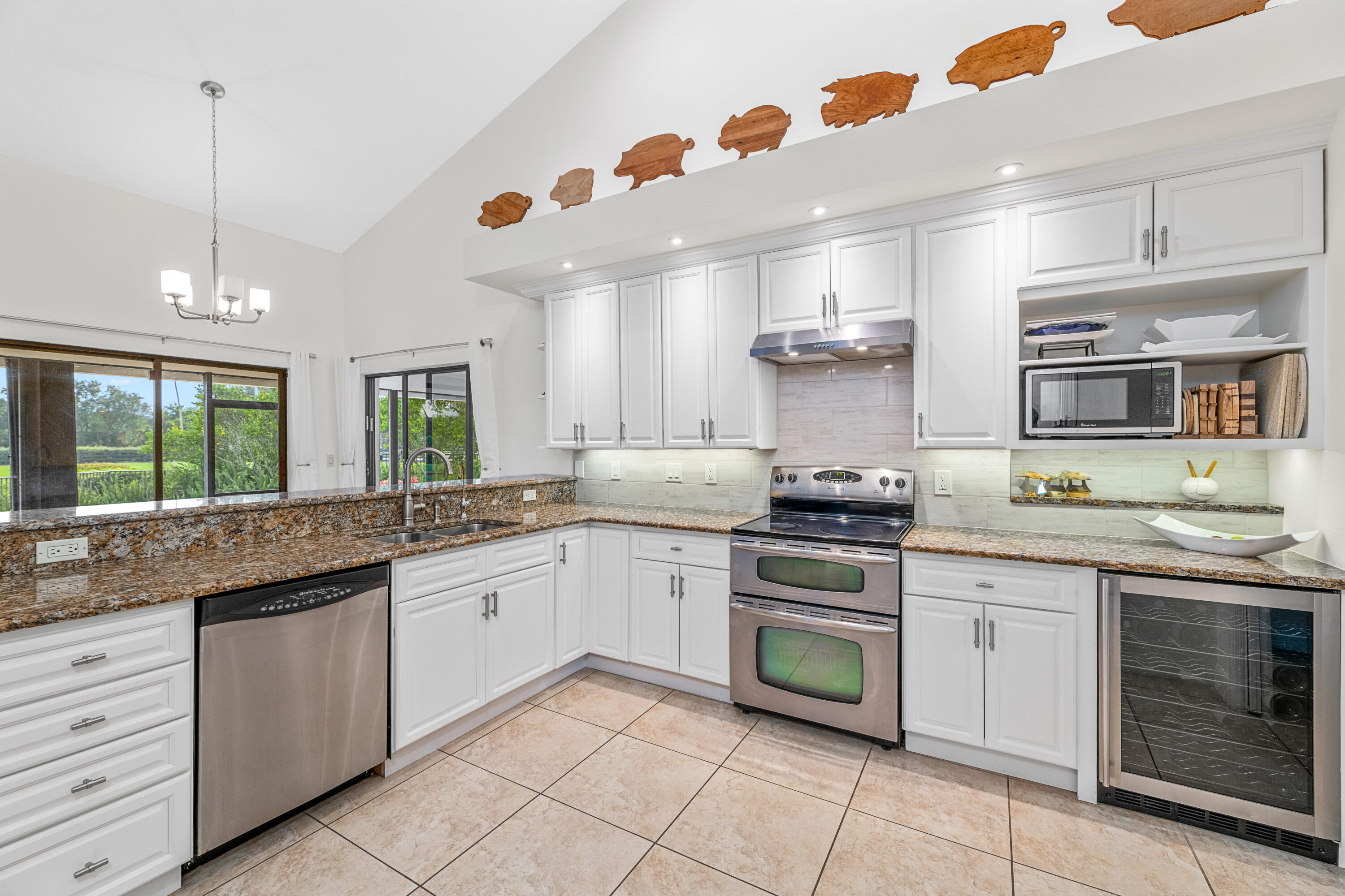 SADDLE TRAIL PARK OF WELLINGTON - Residential