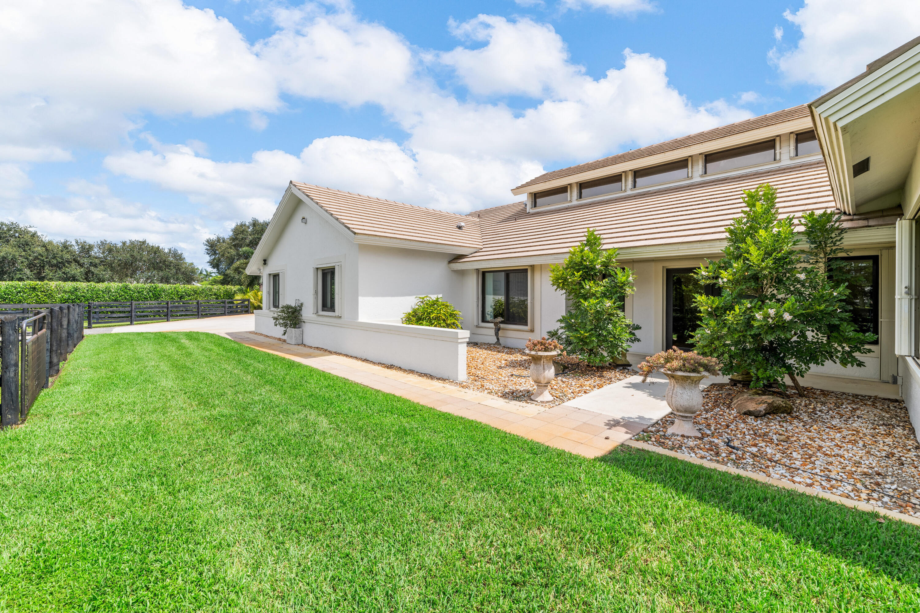 SADDLE TRAIL PARK OF WELLINGTON - Residential